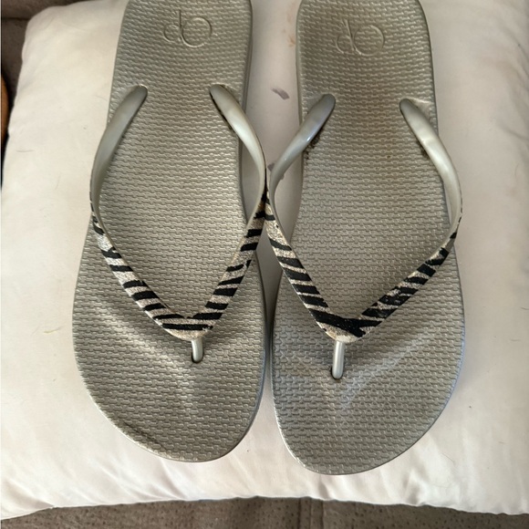 OP Silver Sandals with Zebra Straps - Picture 1 of 2
